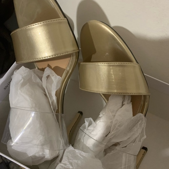 Gold and clear - Picture 1 of 4